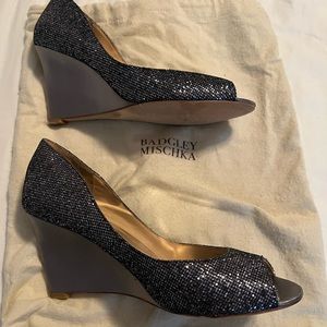 Badgley Mischka Wedge RARE Pewter color sz 9.5